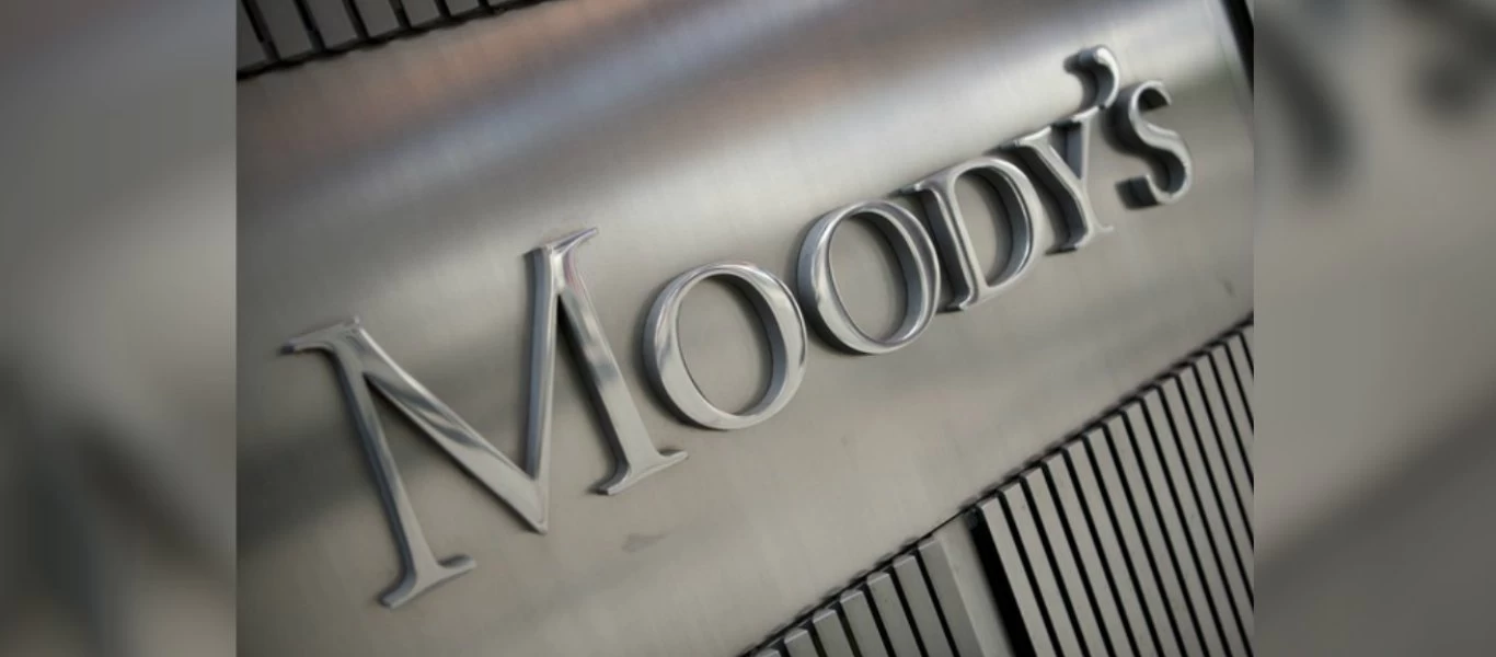 «Μαύρα» μαντάτα από την Moody's για την ελληνική οικονομία: «Θα μείνει στην 